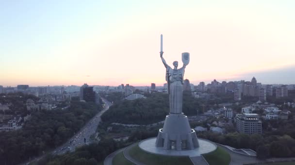 Monument Moederland. Luchtfoto. Kiev. Oekraïne — Stockvideo