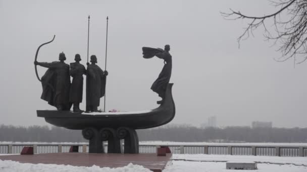 Monument to the founders of Kyiv. Winter. Ukraine — Stock Video