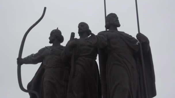 Μνημείο των ιδρυτών του Κιέβου. Χειμώνας. Ουκρανία — Αρχείο Βίντεο