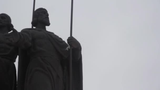 Denkmal für die Gründer des Kyiv. Winter. Ukraine — Stockvideo