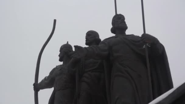 Μνημείο των ιδρυτών του Κιέβου. Χειμώνας. Ουκρανία — Αρχείο Βίντεο
