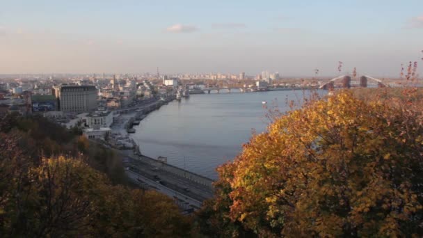 Rivière Dnipro. Kiev. Ukraine. Automne — Video
