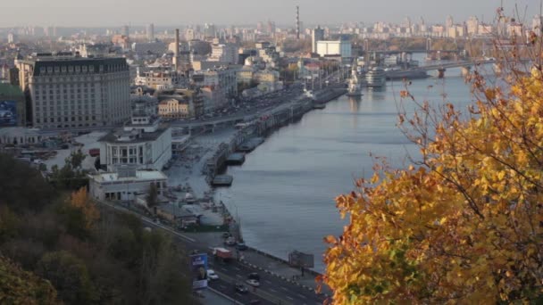 De rivier de Dnipro. Kiev. Oekraïne. Herfst — Stockvideo