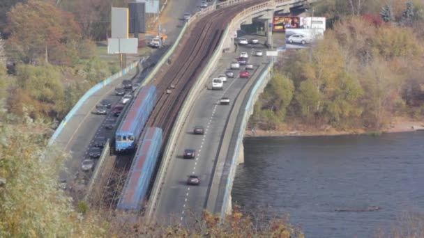 Rzeka Dnipro. Kijów. Ukraina. Jesień — Wideo stockowe