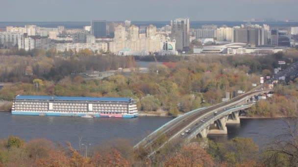 Řeka Dnipro. Kyjev. Ukrajina. Podzim — Stock video