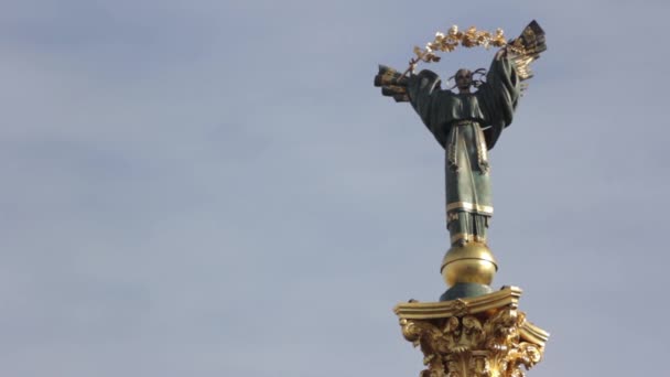 Monument est un symbole de l'Ukraine. Place de l'Indépendance. Maidan. Kiev. Ukraine . — Video