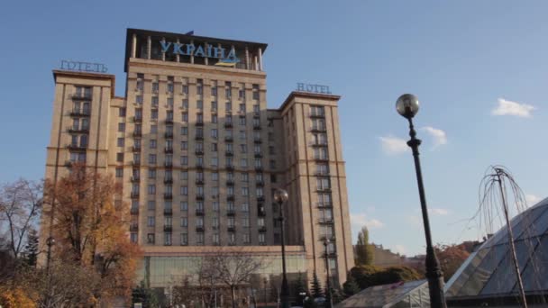 Hotel "Ucraina". Piazza dell'Indipendenza. Maidan. Kiev. Ucraina. Autunno — Video Stock