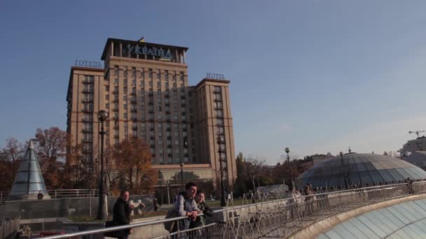 Hotel "Ucrania". Plaza de la Independencia. Maidan. Kiev. Ucrania. Otoño — Vídeos de Stock