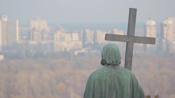 Памятник Владимиру Великому. Киев. Украина. Осень — стоковое видео