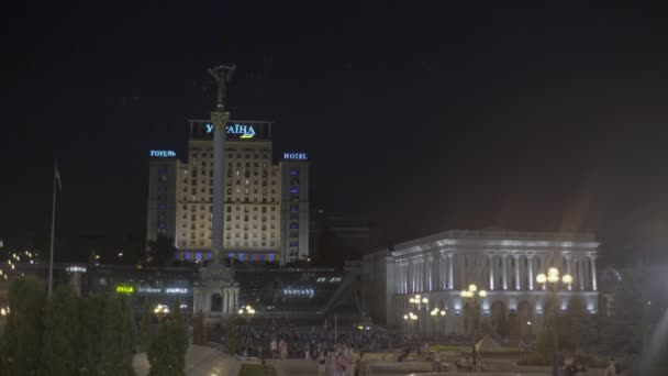 Площадь Независимости ночью. Майдан. Киев. Украина — стоковое видео