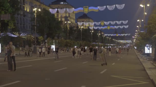 Khreschatyk straat 's nachts. Kiev. Oekraïne — Stockvideo