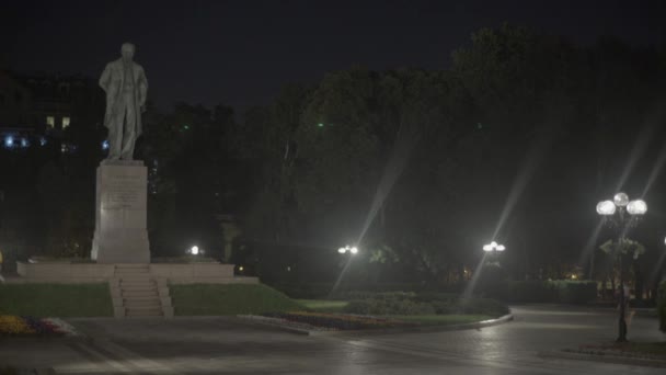 Monument över Taras Shevchenko på natten. Kiev. Ukraina — Stockvideo