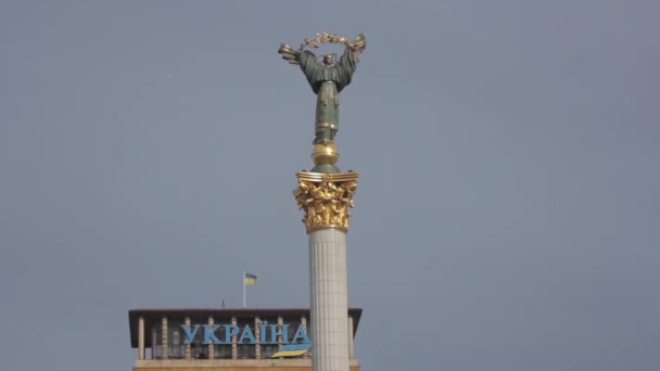 Monumento è un simbolo dell'Ucraina. Piazza dell'Indipendenza. Maidan. Kiev. Ucraina — Video Stock