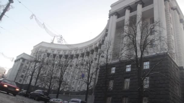Ministerkabinett. Kiev. Ukraina. Vinter — Stockvideo