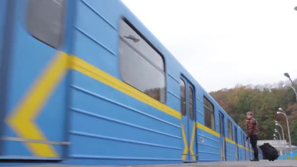 Kyiv 'deki metro. Ukrayna. — Stok video