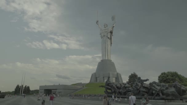 Anavatan Anıtı. Kyiv. Ukrayna — Stok video