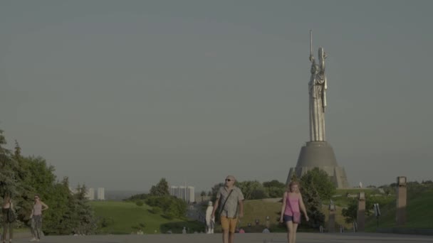 Monument Motherland. Kiev. Ukraina — Stockvideo