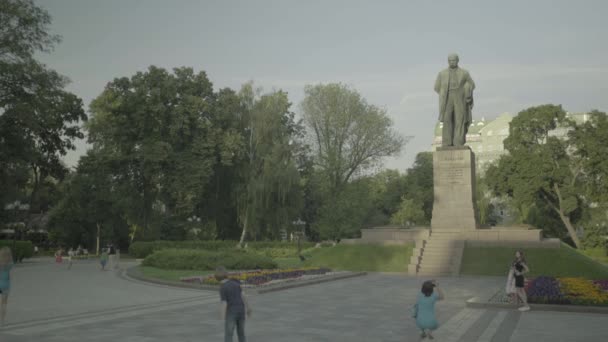 Monumento a Taras Shevchenko. Kiev. Ucrânia — Vídeo de Stock