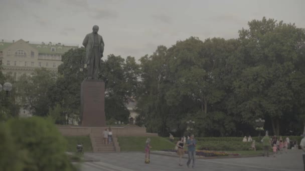 Monument til Taras Sjevtsjenko. Kyiv. Ukraina – stockvideo