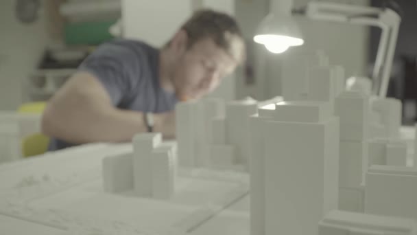 The process of creating a miniature model of the city — Stock Video