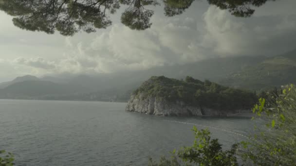 Montañas y el mar. Paisaje costero. Montenegro — Vídeos de Stock