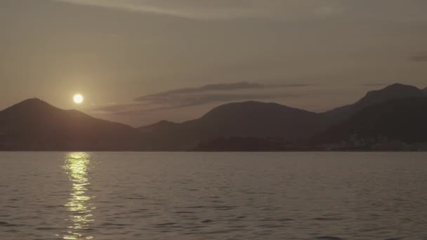 Montañas y el mar. Paisaje costero. Montenegro — Vídeos de Stock