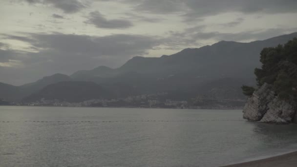 Montañas y el mar. Paisaje costero. Montenegro — Vídeos de Stock
