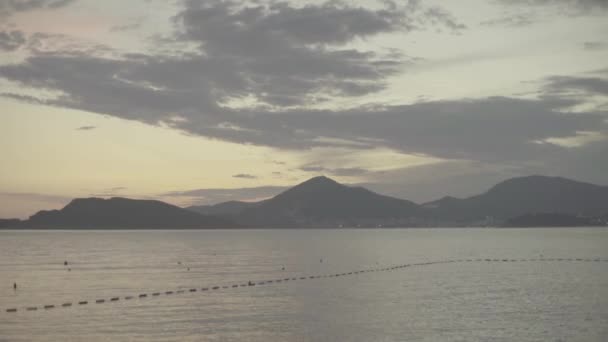 山と海。海岸の風景。モンテネグロ — ストック動画