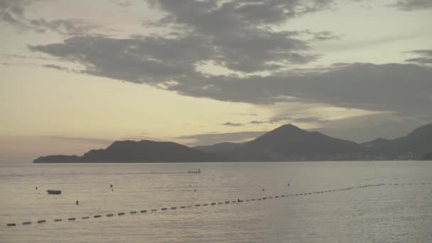 Montañas y el mar. Paisaje costero. Montenegro — Vídeos de Stock