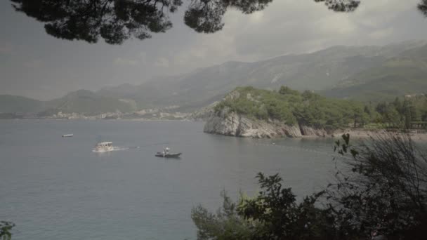 Montañas y el mar. Paisaje costero. Montenegro — Vídeos de Stock