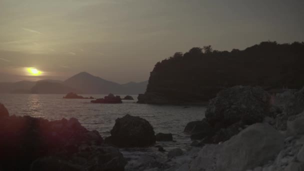 Les montagnes et la mer. Paysage côtier. Monténégro — Video