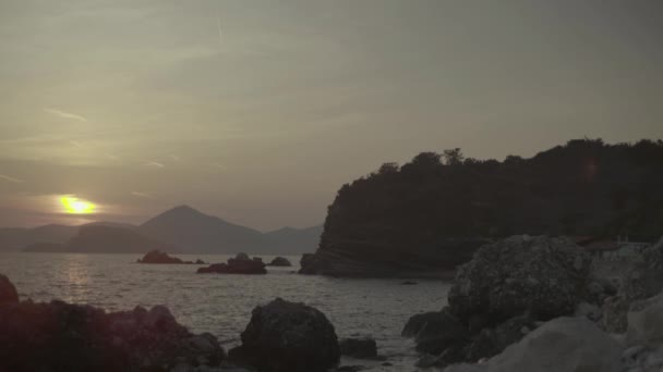 Montañas y el mar. Paisaje costero. Montenegro — Vídeo de stock