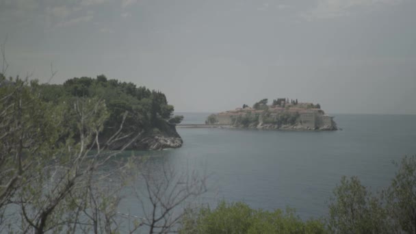 Sveti Stefan jest miastem turystycznym nad morzem. Czarnogóra — Wideo stockowe