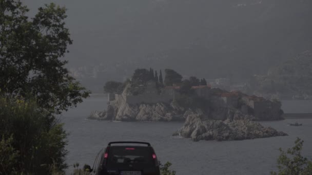 Sveti Stefan je turistické město u moře. Černá — Stock video