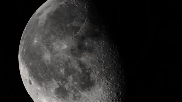 Gros plan sur la lune. Planète satellite .