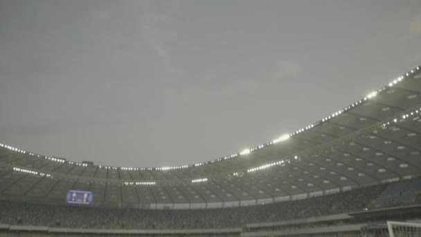 Voetbal voetbalwedstrijd in het stadion. Olimpiyskiën. Kiev. Oekraïne. — Stockvideo