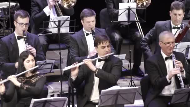 Les musiciens jouent dans l'orchestre sur scène. Kiev. Ukraine — Video