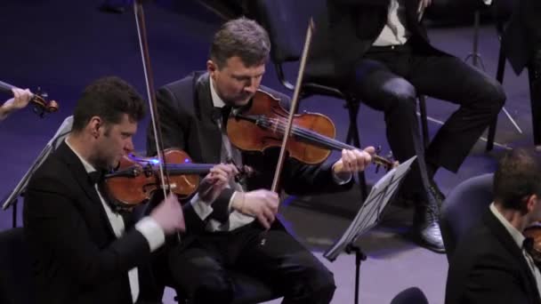 Les musiciens jouent dans l'orchestre sur scène. Kiev. Ukraine — Video