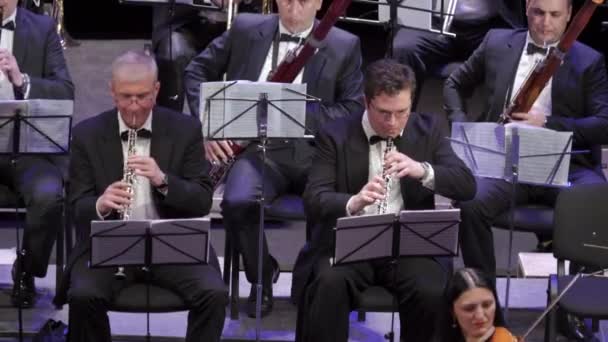 Les musiciens d'orchestre jouent des instruments à vent. Kiev. Ukraine — Video