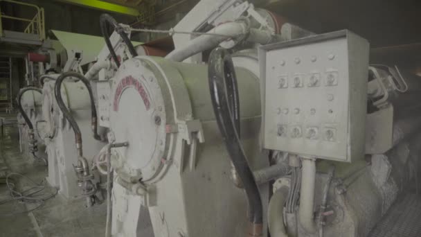 Die Arbeit der Maschine der Papierfabrik. Kiew. Ukraine — Stockvideo