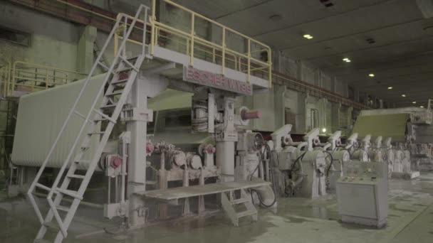 El trabajo de la máquina de la fábrica de papel. Kiev. Ucrania — Vídeos de Stock