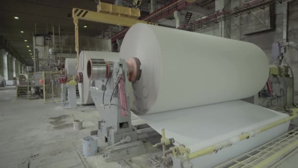 El trabajo de la máquina de la fábrica de papel. Kiev. Ucrania — Vídeos de Stock