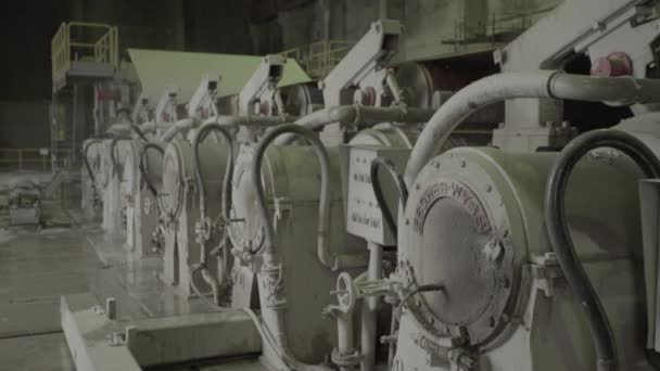 Het werk van de machine van de papierfabriek. Kiev. Oekraïne — Stockvideo