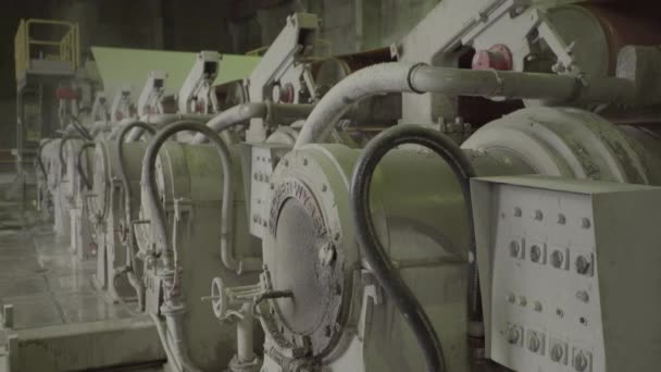 Το έργο της μηχανής του εργοστασίου χαρτοποιίας. Κίεβο. Ουκρανία — Αρχείο Βίντεο