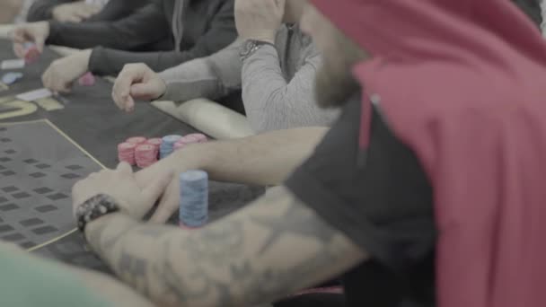 Pokeren in een casino. Gokken — Stockvideo