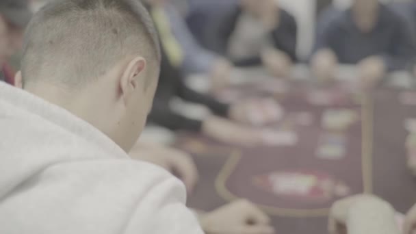 Pokeren in een casino. Gokken — Stockvideo