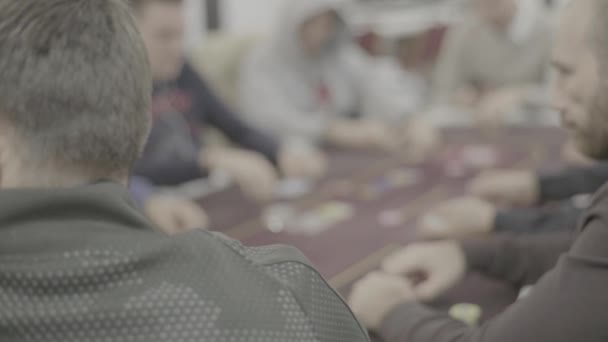 Spela poker på ett kasino. Spel — Stockvideo