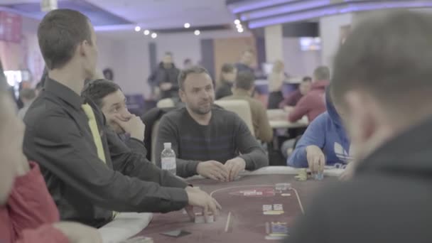 Pokeren in een casino. Gokken — Stockvideo