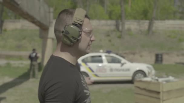 Formación de agentes de policía. En cámara lenta. Kiev. Ucrania . — Vídeo de stock