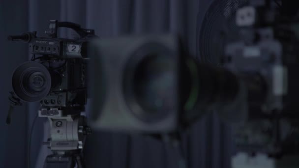 Camera in tv studio during tv recording — Stock Video